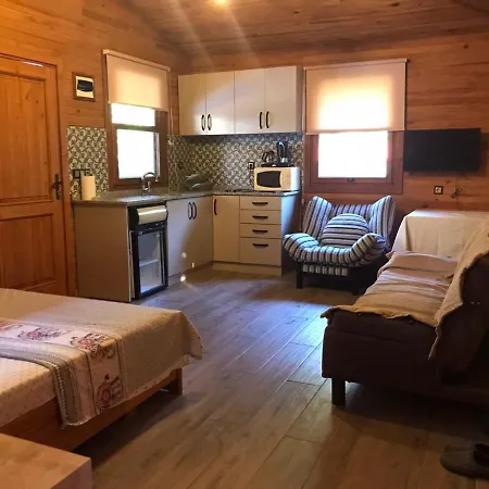 Сasa de vacaciones Lovely Summer House With Shared Pool In Kepez Antalya
