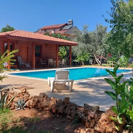 Lovely Summer House With Shared Pool In Kepez Сasa de vacaciones Antalya