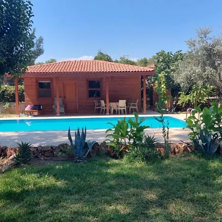 Lovely Summer House With Shared Pool In Kepez Сasa de vacaciones *